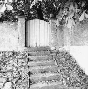 Gartenpforte und Mauer; Walluf, Rheinstraße 10