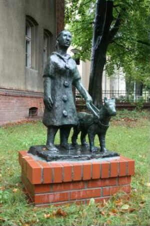 Blindes Mädchen mit Führhund