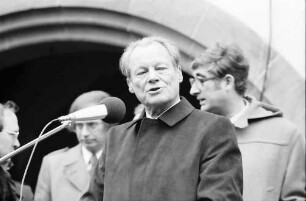 Freiburg: Wahlversammlung auf dem Rathausplatz, Willy Brandt