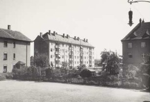 Leipzig-Leutzsch : Leipzig-Leutzsch. Benediktusstraße mit Blick auf die Wohnblocks