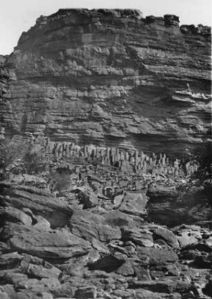 Falaise de Bandiagara et village habé