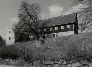 Neustadt-Polenz in Sachsen, Wohnstallhaus : Neustadt-Polenz in Sachsen. Wohnstallhaus mit Scheune (1. Hälfte 19. Jahrhundert), Polenztalstraße 39. Straßenansicht
