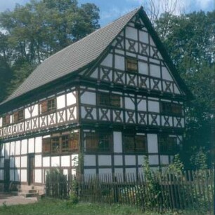 Hennebergisches Museum Kloster Veßra. Bauernhaus mit Garten