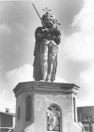 Wedel. Das Wahrzeichen der Stadt - der Wedeler Roland. Diese Rolandstatue aus dem Jahr 1558 befindet sich auf dem Marktplatz