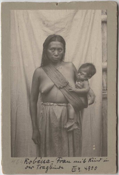 Kobéua woman with child