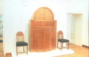 Darmstadt. Ausstellungsraum mit originalem Mobilar