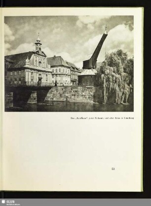 Das „Kaufhaus“, jetzt Eichamt, und alter Kran in Lüneburg