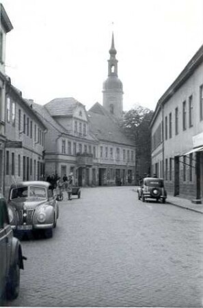 Straßenansicht in Lübbenau mit Blick zur St. Nikolaikirche : Dróha w Lubnjowje