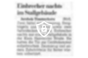 Einbrecher nachts im Stallgebäude