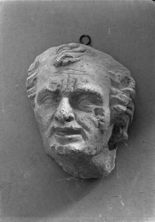 Nördliches Westportal — Südliches Gewände — Konsolfigur des Apostels Johannes (4. Figur)