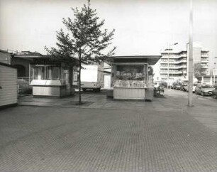Dresden-Altstadt. Postplatz. Südseite mit Kiosken