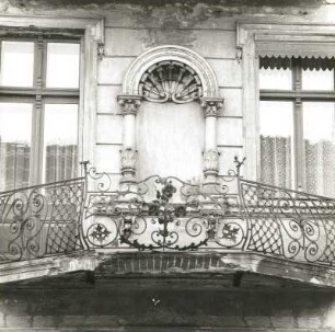 Cottbus, Karlstraße 95. Wohnhaus (E. 19. Jh.). Balkon (1. OG)