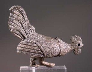 Griechische Statuette eines Kampfhahns in Angriffshaltung