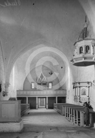 Langhaus der Kirche Peude nach W