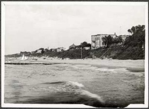Ostseebad Henkenhagen (Ustronie Morskie/Polen). Strand und Strandschloss