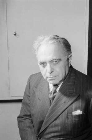 Porträt des Schriftstellers Louis Golding und Aufnahmen bei einer Lesung : Porträt von Louis Golding