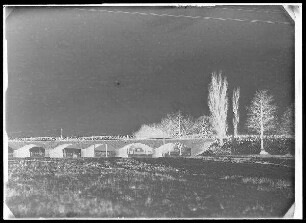 Staustufe Knetzgau. Staßenbrücke Haßfurt, die Flutbrücke. Ansicht von oberstrom.
