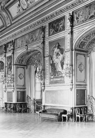 Residenzschloss Dresden, Großer Ballsaal : Dresden, Residenzschloss, Nordflügel. Großer Ballsaal (1840-1846; Otto von Wolframsdorf). Wandgemälde "Weinerntefest" und "Musik" von Eduard Bendemann (1842-1846)