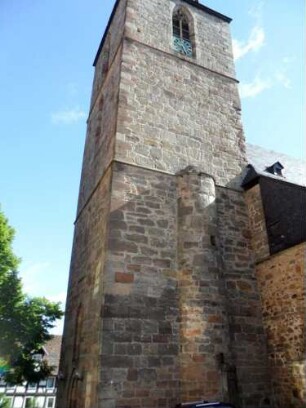Stadtkirche - Kirchturm von Süden mit Treppenturm zum ersten Obergeschoss über Kirchhof