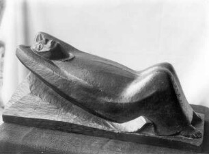Der Träumer : Der Träumer. Holz, geschnitzt; L.77 cm (1925; E. Barlach)