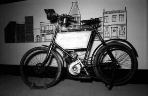 München: Erstes Motorrad 1901 NSU