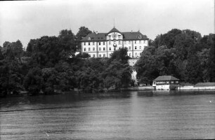 16. Tagung 1966 Mediziner; Porträts auf dem Schiff: Schloss Mainau vom Schiff aus