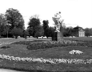 Dresden-Altstadt. Großer Garten (1683, J. F. Karcher; 1873-1895, K. F. Bouché). Figurengruppe "Die Zeit entführt die Schönheit" (P. Balestra)