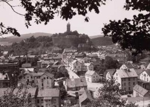 Dillenburg, Stadtansicht : Dillenburg. Stadtansicht von Nordosten gegen Kirche St. Johannes und Burgberg mi Wilhelmsturm