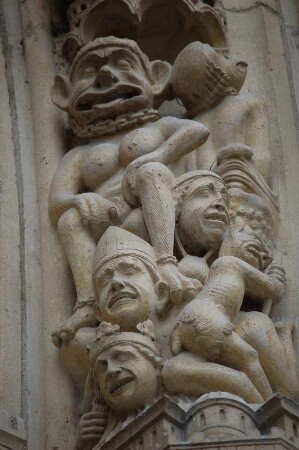 Teufel an der Fassade der Kirche Notre Dame