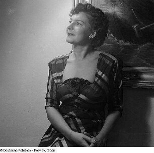 Porträt Diseuse Dora Dorette