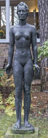 Frauenstatue II