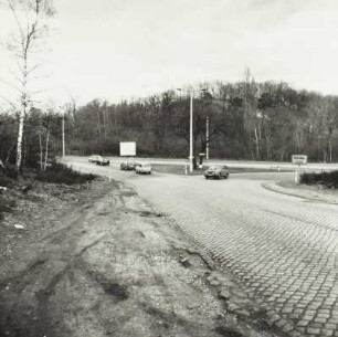 Autobahnanschlußstelle Dresden-Nord. Blick vom Zubringer zur Richtungsfahrbahn nach Berlin zur Radeburger Straße : Dresden-Heller. Autobahnanschlußstelle Dresden-Nord. Blick vom Zubringer zur Richtungsfahrbahn nach Berlin zur Radeburger Straße