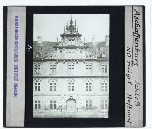 Aschaffenburg, Schloss Johannisburg : Außenansicht, NO, Flügel, Mittelachsen