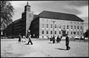 Landeshaus, Münster Wiederaufbau: Landeshaus in Münster nach dem Wiederaufbau. Ansicht von Süden aus der Eisenbahnstraße