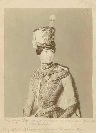 Königin Olga von Württemberg in Uniform des russischen Husarenregiments, Brustbild in Halbprofil