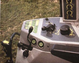 Fotografie: Traktor, Kabine, Bedienelement, Elektronische Hubwerksregelung (EHR)