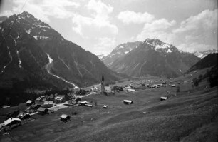 Mittelberg: Blick von der Sesselbahn auf Mittelberg