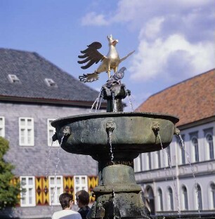 Goslar. Marktbrunnen. Adler und obere Brunnenschale