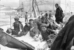 Baltschik: liegende Gruppe, Mazedonier
