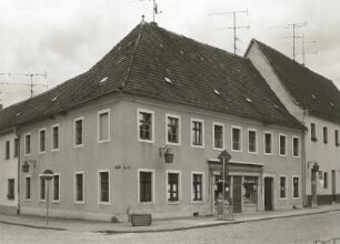 Belgern, Markt 1/Ecke Elbstraße. Wohnhaus mit Laden (1751/1800). Eckansicht