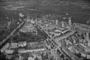 Luftaufnahme, Blick von Süden auf die Wohnsiedlung am Ruhwaldpark. Berlin-Westend, Spandauer Damm