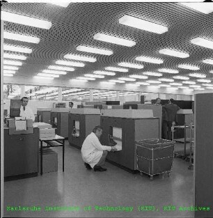 Rechenanlage der Firma IBM in der Datenverarbeitungszentrale (DVZ)