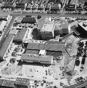 Verlegung von Zentralverwaltung und Werkstätten der städtischen Versorgungsbetriebe/Stadtwerke Karlsruhe von der Kaiserallee in den Neubau Daxlander Straße 72