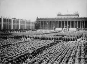 Parade der "Legion Condor" im Berliner Lustgarten