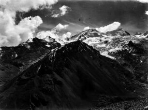 Panorama : Blick von Ancohuma (6427 m), über Cassiri nach Qalsata (4860 m)