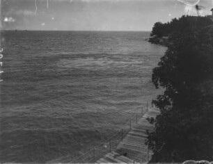 Süßwasserquelle im Meer : Blick auf eine Stelle im Meer vor der Bucht von Ika