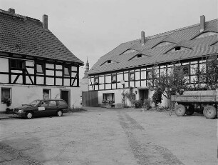 Seitengebäude : Vierseithof (E. 18. Jh.). Wohnhaus mit Ladeneinbau und Seitengebäude