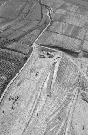 Merdingen: Aushub zwischen Weinbergen am Tuniberg, bei Merdingen