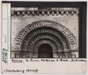 Aulnay, St. Pierre: Südliches Querschiff, Portal, Archivolten