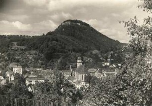 Königstein. Stadt mit Stadtkirche und Festung von Osten